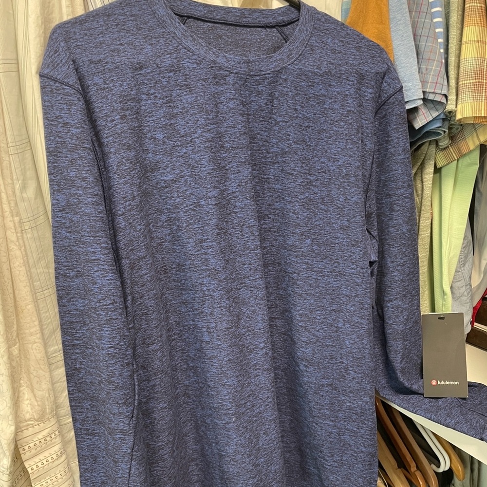 Men’s Lululemon long sleeve shirt